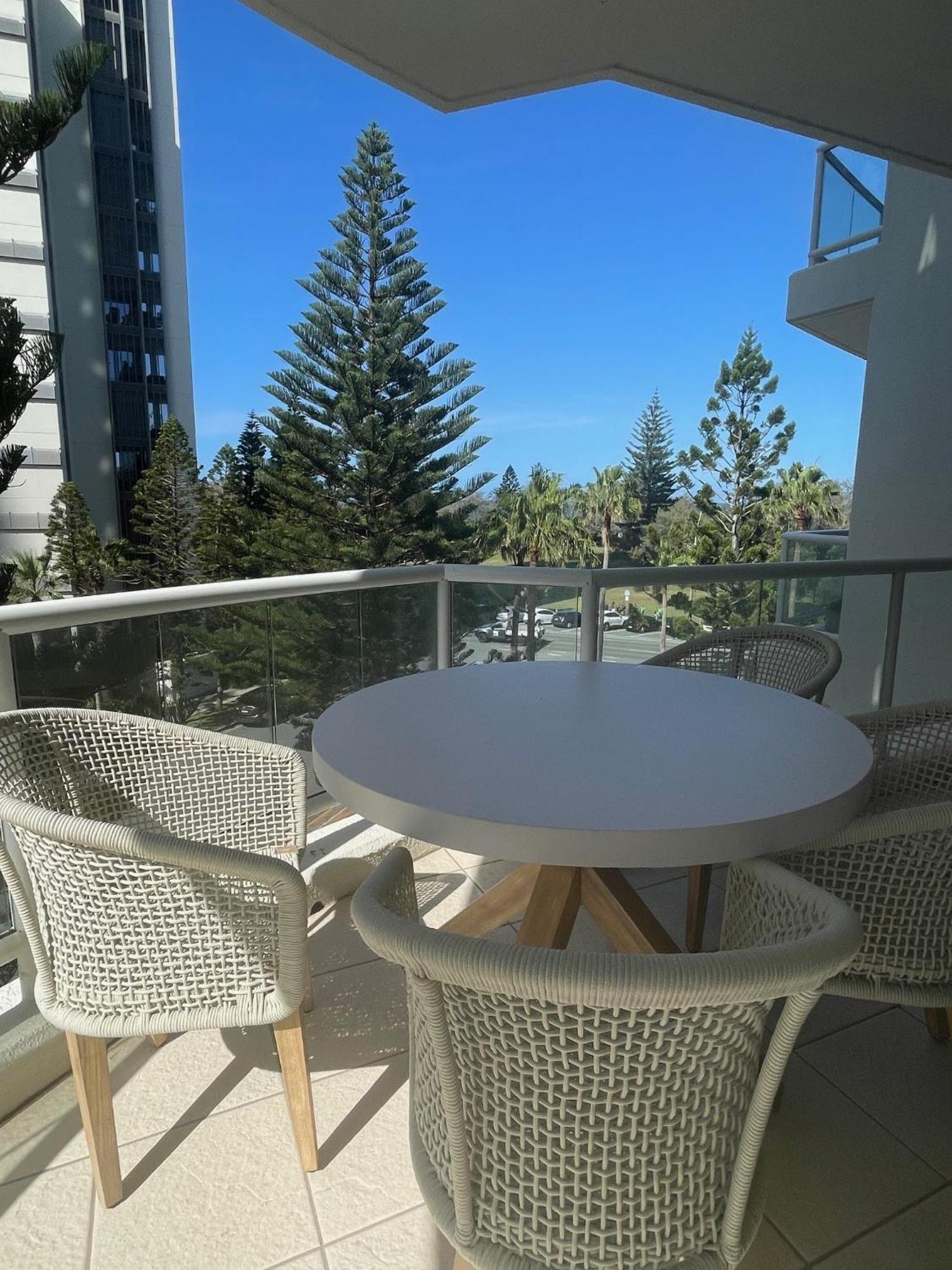 Carmel By The Sea Aparthotel Gold Coast Exterior photo