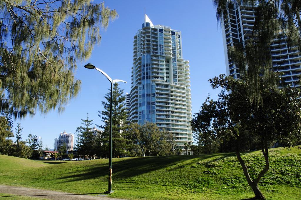 Carmel By The Sea Aparthotel Gold Coast Exterior photo